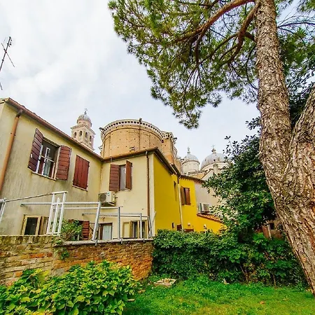 Om Santa Giustina Apartment