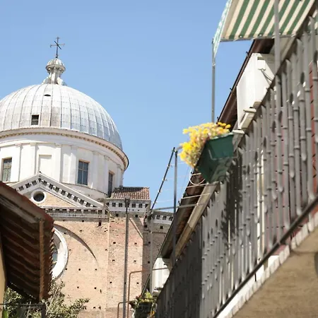 Om Santa Giustina Appartement *